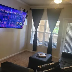 Beautiful 2Bd/1Ba- Pool, Gym, Wifi. Mins From Beach! Apartment Tampa
